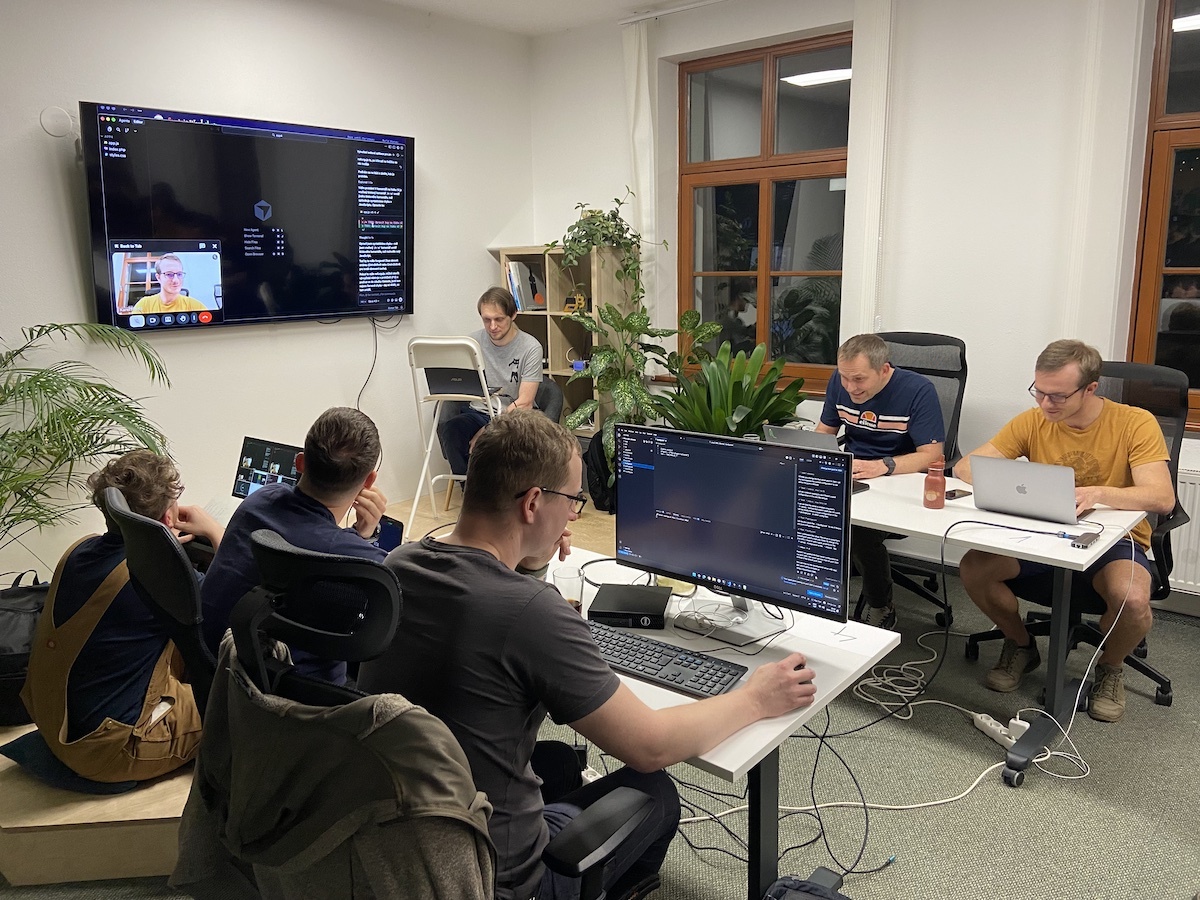 Čtvrtkon #135 - AI Battle Vol. 1: Když programátoři soutěží s AI